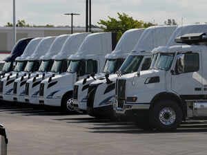 US Imposes Tariffs on Medium-Heavy Duty Truck Imports Amid National Security Concerns