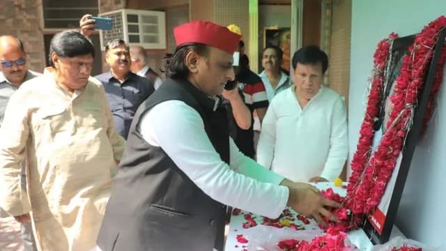 Akhilesh Yadav Connects with Party Loyalists Ahead of UP Assembly Elections