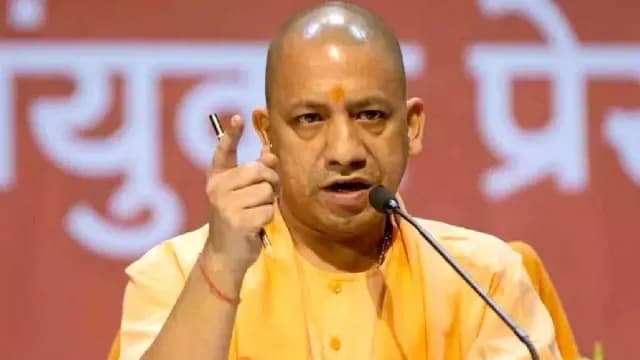 उत्तर प्रदेश के मुख्यमंत्री योगी आदित्य नाथ ने भारी बारिश और बिजली गिरने के बाद अलर्ट मोड का आदेश दिया है।