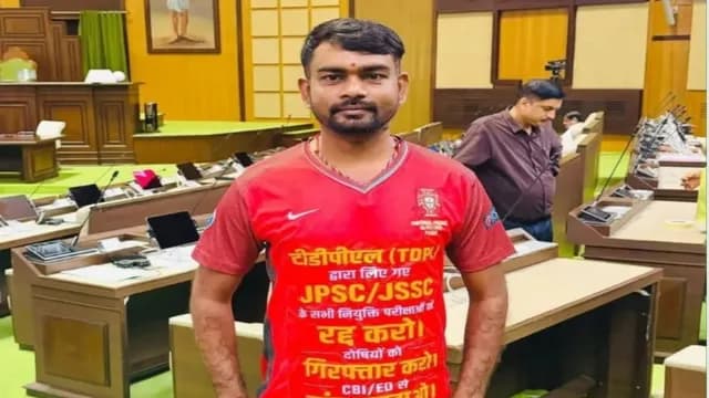 जे. एल. के. एम. विधायक ने जे. पी. एस. सी. परीक्षा में धांधली के विरोध में छात्रों के समर्थन में एक दिवसीय भूख हड़ताल की घोषणा की
