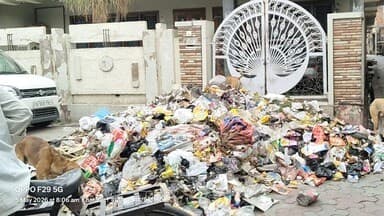यूपी नगर निगम में ईओ अनियमितता को लेकर पांच घंटे का हंगामा