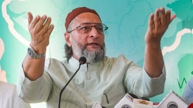 एआईएमआईएम प्रमुख असदुद्दीन औवैसी ने राजनीतिक दलों पर'सॉफ्ट हिंदुत्व'अपनाने का आरोप लगाया